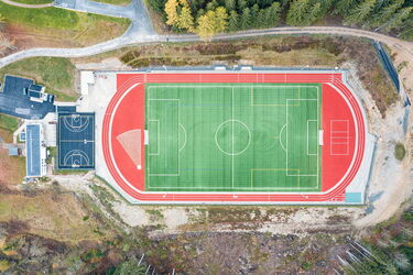 Luftaufnahme Sportplatz Klingenthal während der Bauphase