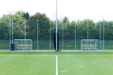 Blick auf Spielerbänke des TSV Lütjensee