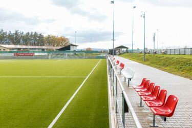 Zuschauersitze Sportplatz TSV Neudrossenfeld e.V.