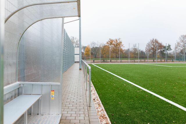 Blick auf Spielerbank des Sportplatz TuS Lübeck 1893 e.V.
