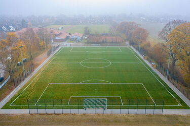 Blick auf Kunststoffrasenplatz